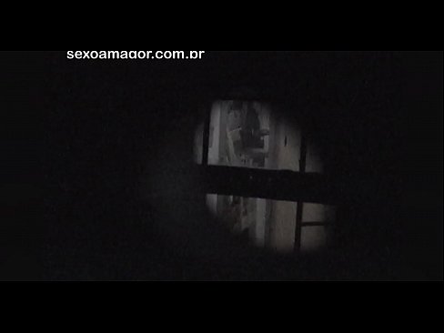 ❤️ Lourinho é filmado secretamente por um voyeur de bairro escondido atrás de tijolos ocos Porno russo em nós pt.4k-porno.ru ❌